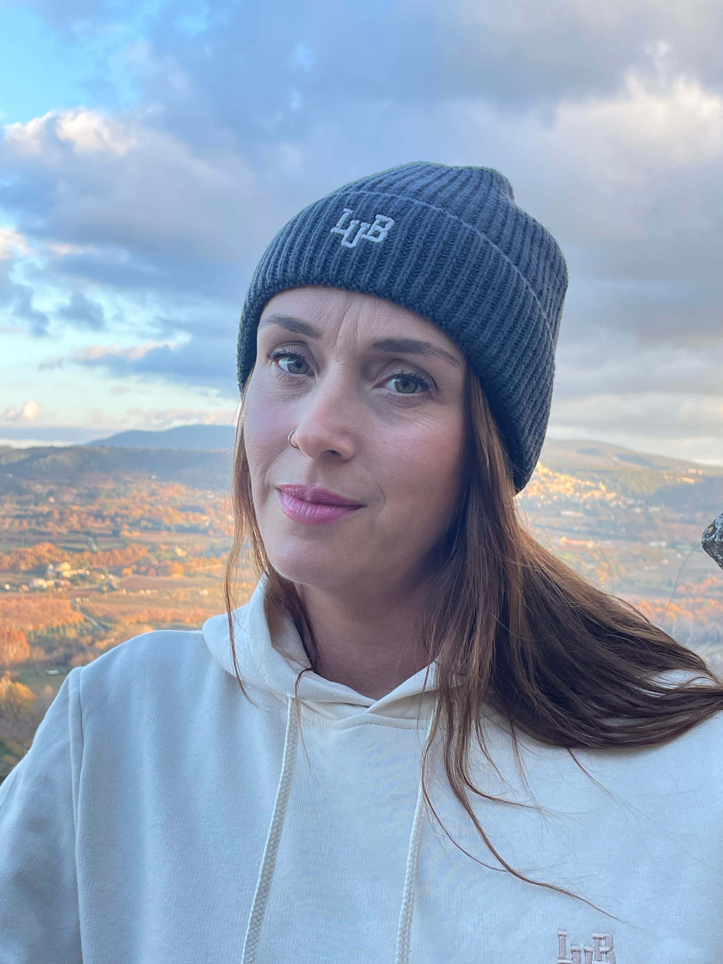 Bonnet brodé LUB gris foncé